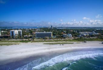 Cirque St Armands Beachside has Balcony rooms