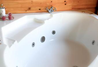 Oppi Draai Guesthouse has rooms with a private hot tub