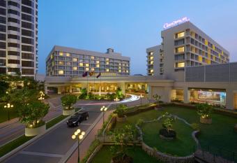 Cinnamon Grand Colombo allows 18 year olds to book a room