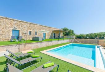 Es Gassons has Balcony rooms