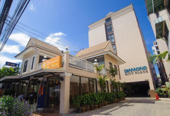 Diamond City Place has Smoking/Balcony rooms