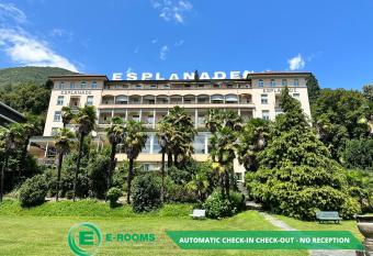 E-Rooms Minusio has Balcony rooms