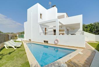 Montevela has Balcony rooms