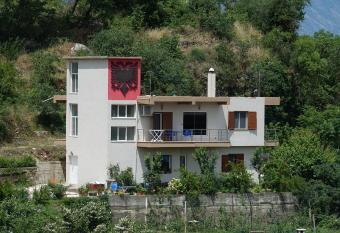 Eagle house has Balcony rooms