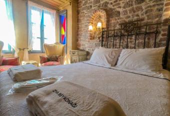 Ziyabey Konagi allows 18 year olds to book a room