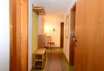 Residence Albierch has rooms with a private hot tub