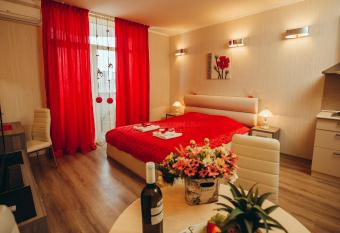 Royal Apartments has rooms with a private hot tub