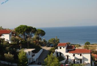 Villa Frideriki has Balcony rooms