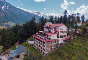 Hotel Snowcrests Manor has Smoking/Balcony rooms