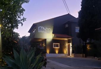 Village Cascais Guest House allows 18 year olds to book a room