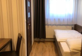 Noclegi Miko    w allows 18 year olds to book a room