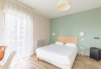 Appart   City Confort Tours allows 18 year olds to book a room