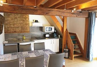 La Ferme des Acacias has Balcony rooms
