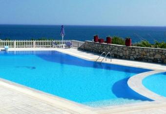 Nicolas Apartments has Balcony rooms