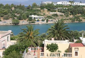 Hotel Eliza allows 18 year olds to book a room