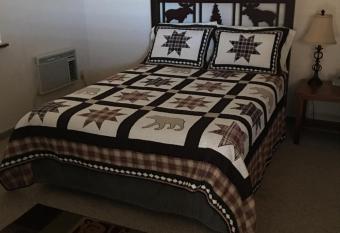 Pioneer Mountain Cabins has Balcony rooms