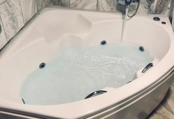 Hydramis Palace Beach Resort has rooms with a private hot tub