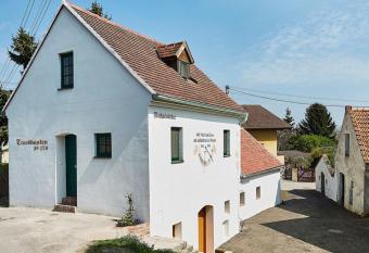 Troadkostn has Balcony rooms