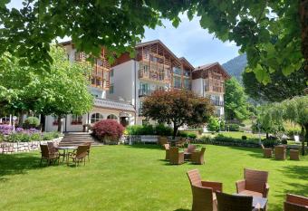 Hotel Lido - green & slow life allows 18 year olds to book a room