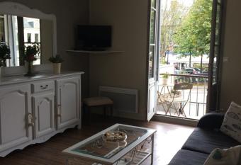 Honfleur - Le Bonheur des Voyageurs has Balcony rooms