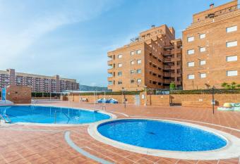 Vacaciones Oromarina Torremar allows 18 year olds to book a room