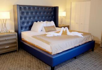 Best Western Plus Boomtown Casino Hotel has rooms with a private hot tub