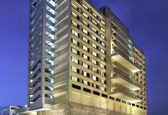 Holiday Inn New Delhi Mayur Vihar Noida, an IHG Hotel has Smoking rooms