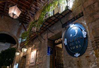 Puerta de la Luna allows 18 year olds to book a room