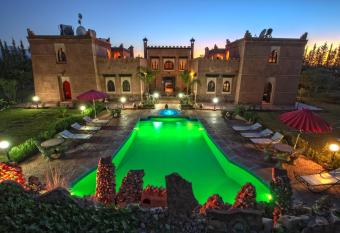 Palais Ghiat has rooms with a private hot tub