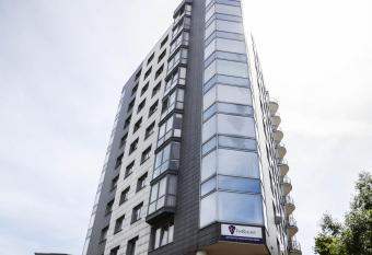 Apartment Inkaras has rooms with a private hot tub