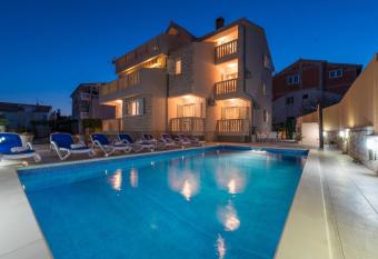 Apartments Pralija has Balcony rooms