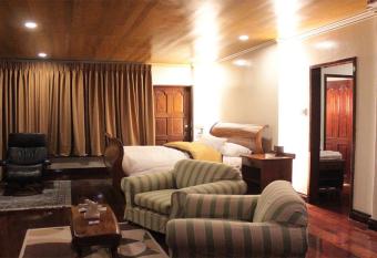 F8 Inn - Formerly F8 Bed & Breakfast has Balcony rooms