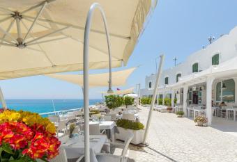 Hotel La Roccia has Balcony rooms