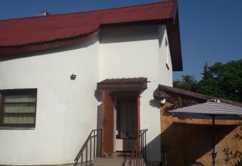 Ginto nakvyn  s namai has Balcony rooms