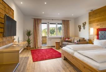 Landhotel Th  lerh  usle Ochsen has Balcony rooms