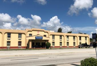 Travel Inn Winter Haven has Smoking rooms