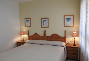 Hostal Noray allows 18 year olds to book a room