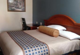 Americas Best Value Inn & Suites-Alvin/Houston allows 18 year olds to book a room