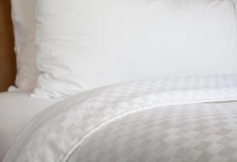 Four Points by Sheraton Melville Long Island has rooms with a private hot tub