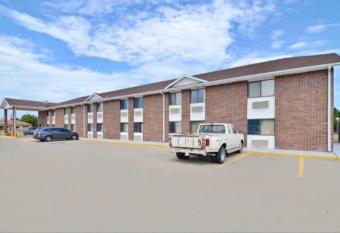 Econo Inn has Smoking rooms