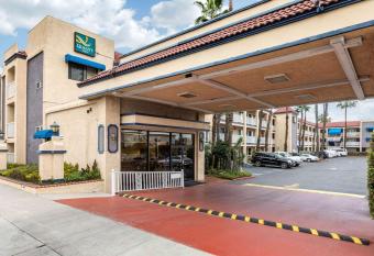 Quality Inn Lomita-Los Angeles South Bay allows 18 year olds to book a room