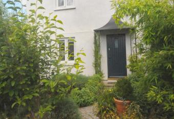 Mulberry cottage allows 18 year olds to book a room