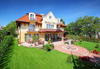 Balazs Villa has Balcony rooms