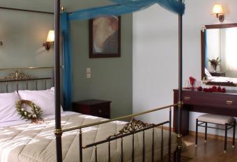 Allotino Pension has rooms with a private hot tub