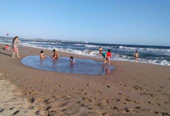 Casa en la playa allows 18 year olds to book a room