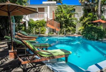 H  tel Swalibo allows 18 year olds to book a room