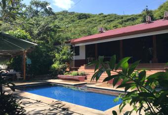 Guesthouse Casa Avi Fauna allows 18 year olds to book a room