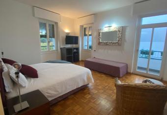 Albergo Del Sole has rooms with a private hot tub