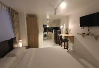 85 SOHO @ BOYAR NYUNT STREET has Balcony rooms