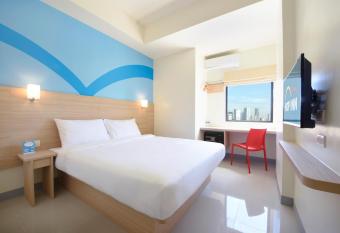 Hop Inn Hotel Aseana City Manila allows 18 year olds to book a room